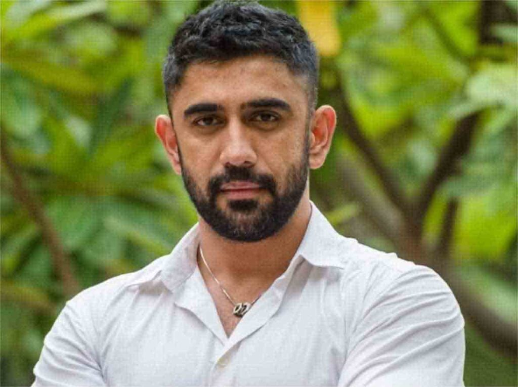 Bollywood actors who have Quit Social Media : Amit Sadh
