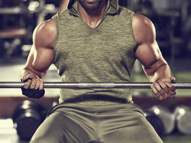 Hrithik Roshan’s Workout and Diet Routine For Fighter!