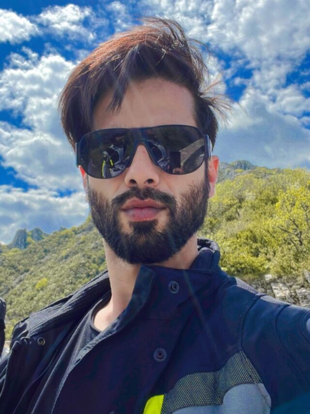 Nobody Can Beat The Selfie Game Of Shahid Kapoor! Check Photos!