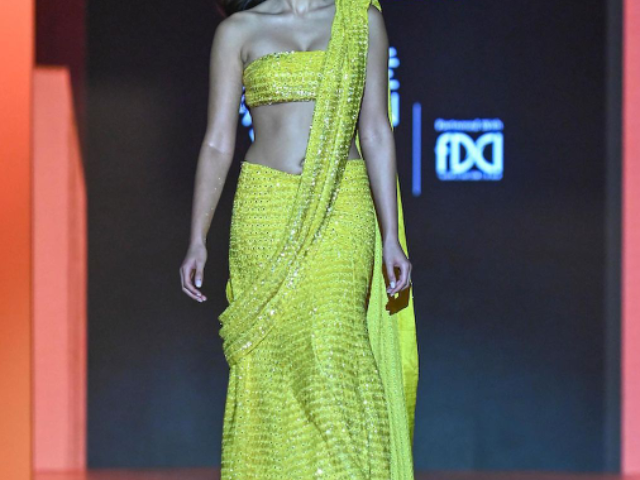 Shanaya Kapoor Shines Bright in Lime Saree at Lakme Fashion Week!