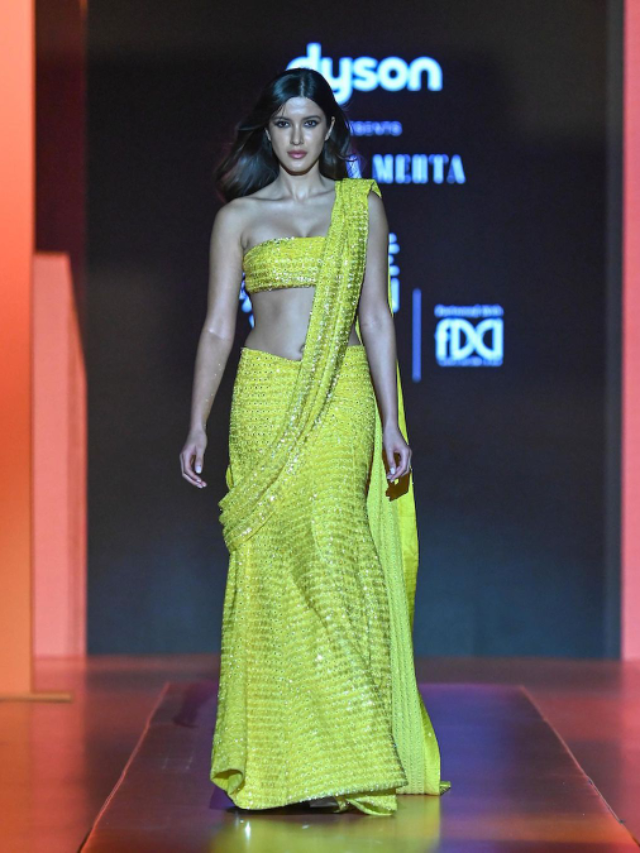 Shanaya Kapoor Shines Bright in Lime Saree at Lakme Fashion Week!