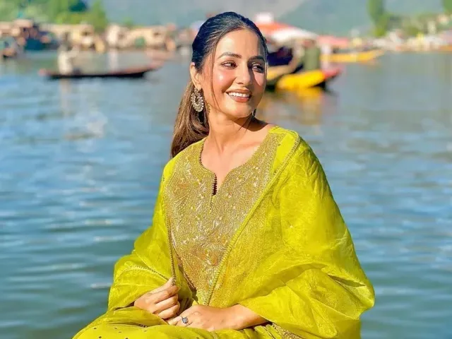 Hina Khan Finds Peace on a Boat Ride in Picturesque Kashmir!