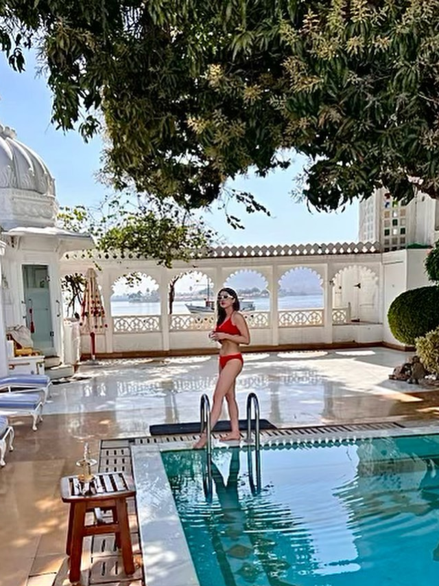 Sara Ali Khan Rocks Ethnic and Bikini Looks on Udaipur Vacation!