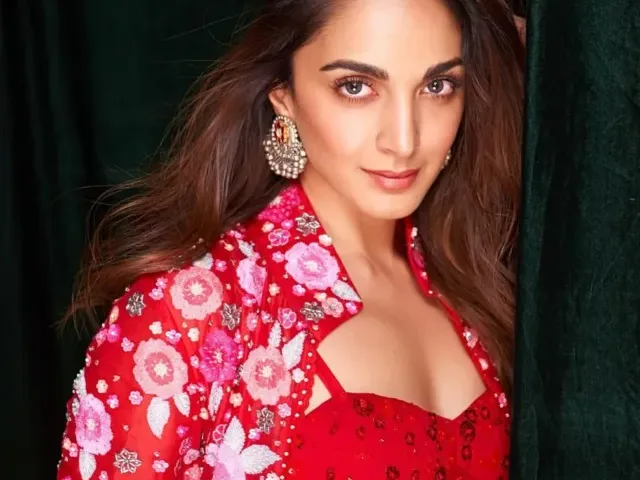 Kiara Advani’s Mesmerizing Red Sharara During Film Promotions!