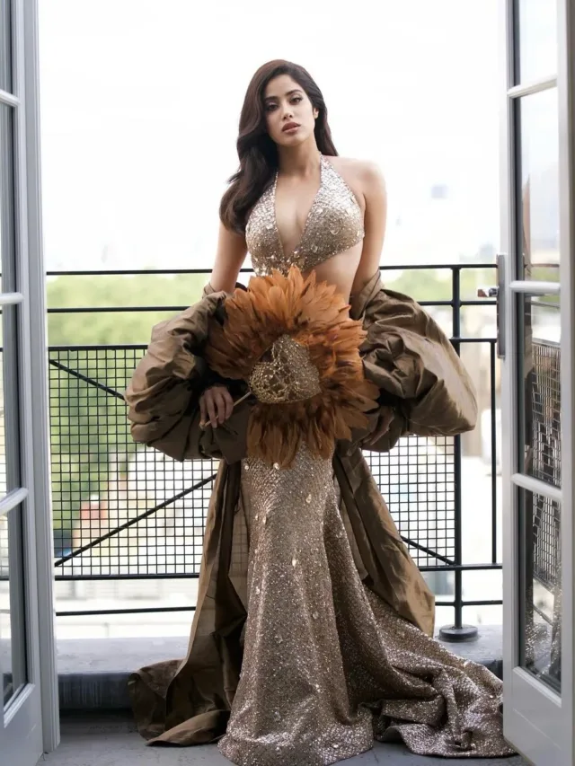 Janhvi Kapoor Stuns in Gold: A Showstopper at Animal Ball!