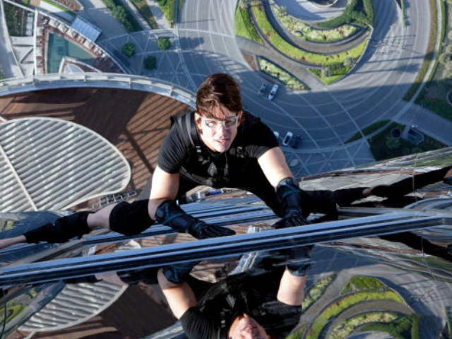 Tom Cruise’s Daredevil Stunts From Mission Impossible Franchise!