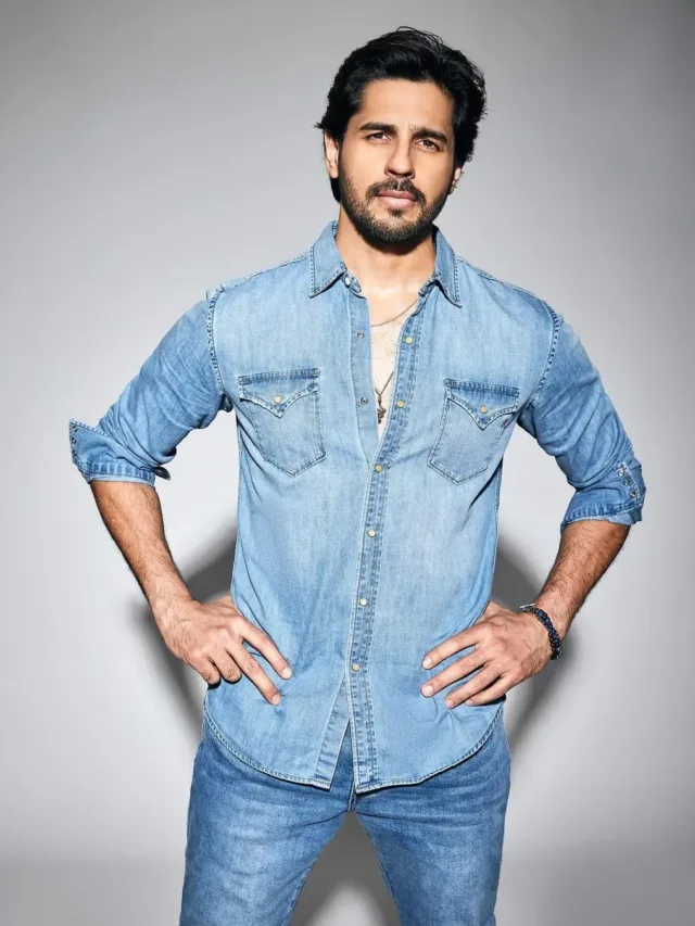 Sidharth Malhotra’s Denim Delight: A Masterclass in Timeless Style!