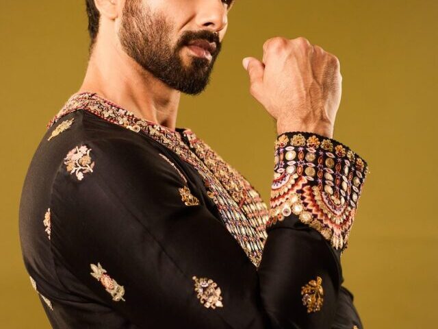 Shahid Kapoor’s Regal Kurta Style For Diwali!