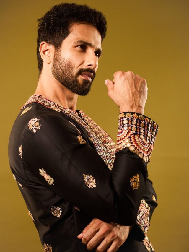 Shahid Kapoor’s Regal Kurta Style For Diwali!