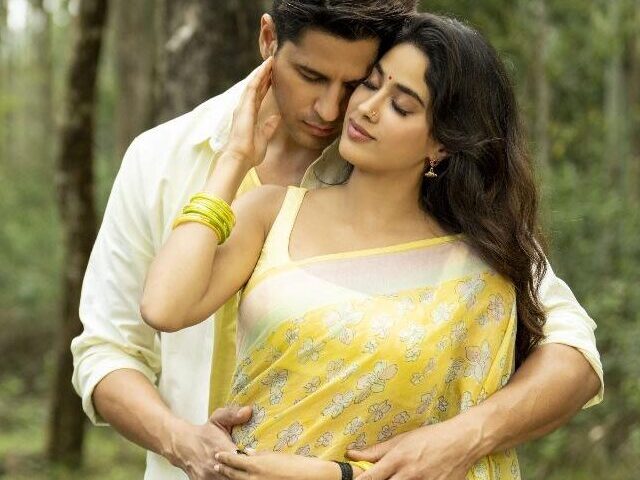 Sidharth & Janhvi’s Sizzling Chemistry Shines In Pardesiya